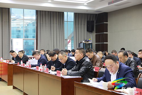 縣委書記龍群躍上專題黨課