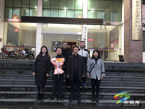 退役軍人冒雨跑步70公里完成轉(zhuǎn)業(yè)報(bào)到