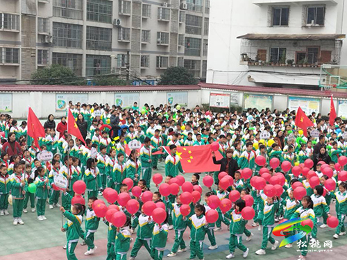 落實“雙減”強體魄，運動場上展風彩