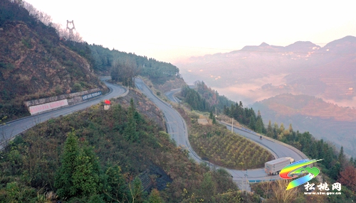 松桃：山村路風光美