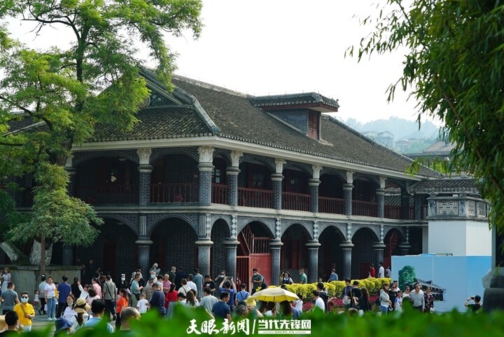 《貴州日?qǐng)?bào)》刊登乾興平文章：衷心擁護(hù)“兩個(gè)確立” 忠誠(chéng)踐行“兩個(gè)維護(hù)”｜寫在全省上下深入學(xué)習(xí)宣傳貫徹黨的十九屆六中全會(huì)精神之際