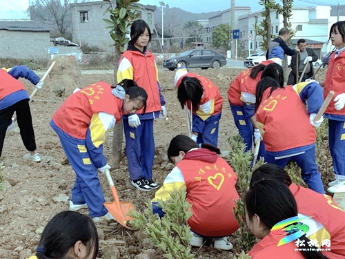 【我為群眾辦實(shí)事】 盤(pán)信民族中學(xué)開(kāi)展“我為群眾辦實(shí)事”社會(huì)實(shí)踐活動(dòng)