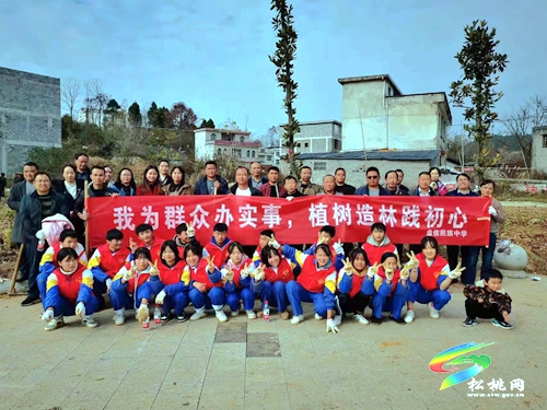 【我為群眾辦實(shí)事】 盤(pán)信民族中學(xué)開(kāi)展“我為群眾辦實(shí)事”社會(huì)實(shí)踐活動(dòng)