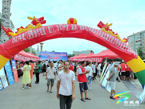 松桃“點(diǎn)面結(jié)合”　寫(xiě)好就業(yè)文章