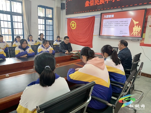 盤信民族中學舉辦2021年新團員入團儀式