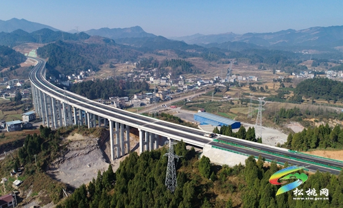 沿印松高速公路即將建成通車