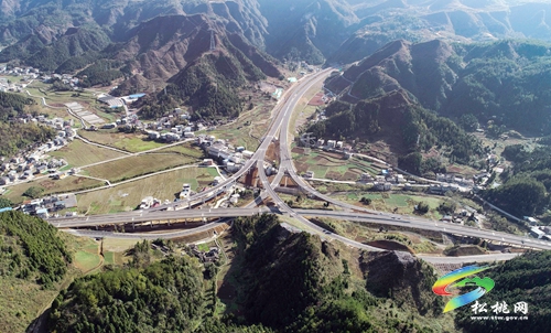沿印松高速公路即將建成通車