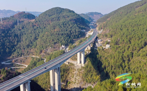 沿印松高速公路即將建成通車