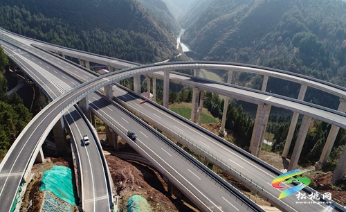 沿印松高速公路即將建成通車