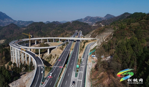 沿印松高速公路即將建成通車