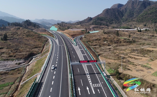 沿印松高速公路即將建成通車