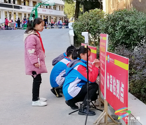 妙隘鄉(xiāng)完小開展“啄木鳥在行動”糾正不規(guī)范用字