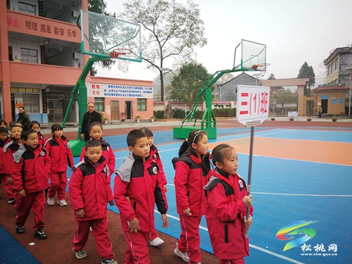 大路鎮(zhèn)完小舉行第一屆鄉(xiāng)村學(xué)校少年宮籃球運(yùn)動會