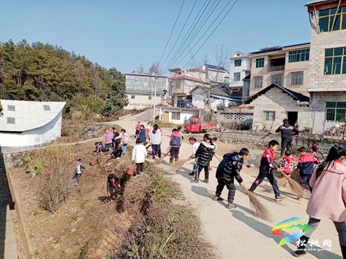 松桃：“掃地抹屋”美家鄉(xiāng)萬名青少年在行動