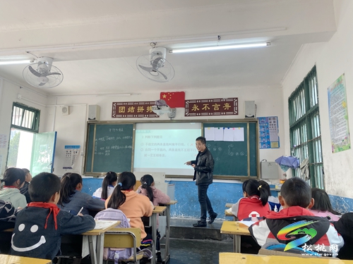 加強(qiáng)校際交流，引領(lǐng)教師成長(zhǎng)——寨英鎮(zhèn)鄧堡完小與江口縣怒溪鎮(zhèn)中心完小開(kāi)展校際交流活動(dòng)