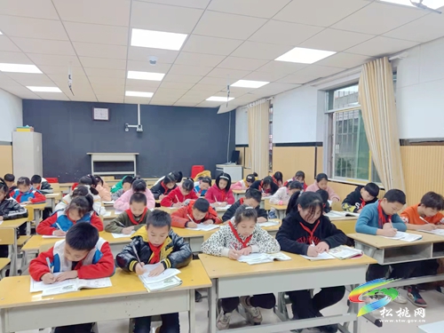 靈動筆尖，“英”你而美——妙隘鄉(xiāng)完小舉辦“快樂英語”書寫大賽