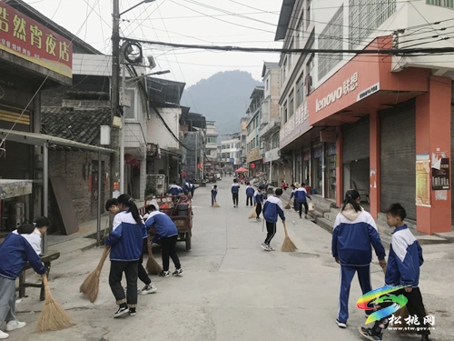 平頭鎮(zhèn)：團(tuán)青助力環(huán)境整治 團(tuán)歌洋溢青春風(fēng)采