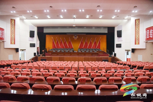 中國人民政治協(xié)商會(huì)議第十五屆松桃苗族自治縣委員會(huì)第一次會(huì)議與會(huì)人員陸續(xù)報(bào)到