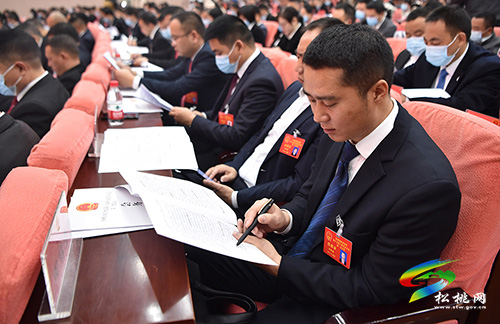 ?松桃苗族自治縣第十七屆人民代表大會第一次會議隆重開幕