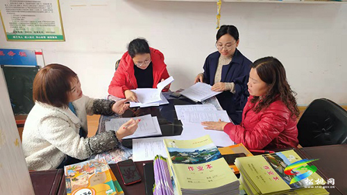 “她是一個愛心滿滿的老師”——省級骨干教師龍蓉的故事