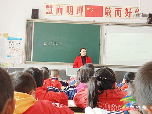 “她是一個愛心滿滿的老師”——省級骨干教師龍蓉的故事