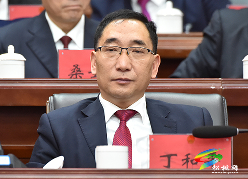 松桃苗族自治縣第十七屆人民代表大會第一次會議第二次全體會議召開
