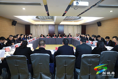 【聚焦“兩會(huì)”】中國(guó)人民政治協(xié)商會(huì)議第十五屆松桃苗族自治縣委員會(huì)第二次會(huì)議第三次主席團(tuán)會(huì)議召開