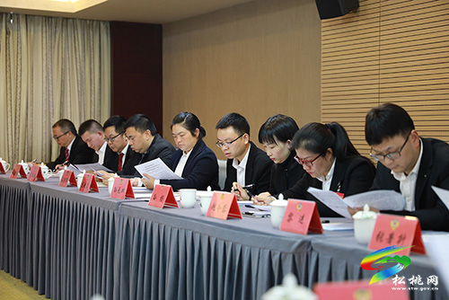 【聚焦“兩會(huì)”】中國(guó)人民政治協(xié)商會(huì)議第十五屆松桃苗族自治縣委員會(huì)第二次會(huì)議第三次主席團(tuán)會(huì)議召開