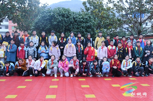 寨英鎮(zhèn)2000余名小學(xué)生喜領(lǐng)“愛心包裹”