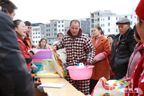 普覺鎮(zhèn)團(tuán)委開展“春暉暖行愛在普覺”公益捐贈(zèng)活動(dòng)