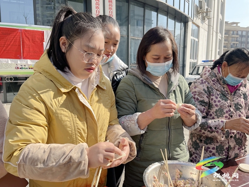 育才社區(qū)：情暖冬至節(jié)　濃濃餃子情