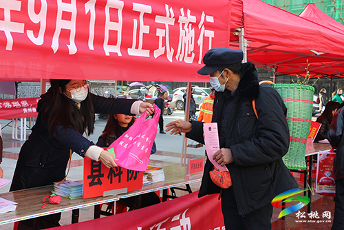 ​ 松桃集中開展《中華人民共和國未成年人保護法》主題宣傳活動