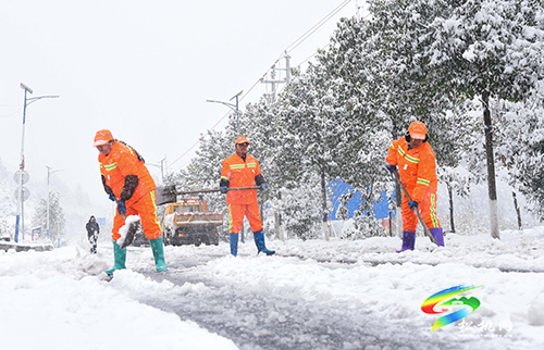 松桃：抗雪凝保暢通