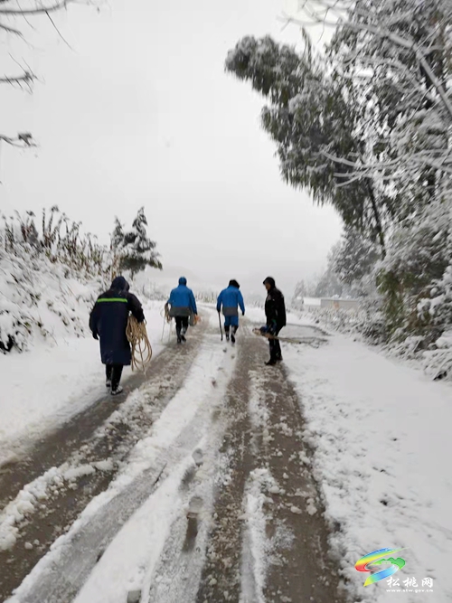 松桃供電局：積極應(yīng)對雪凝天氣