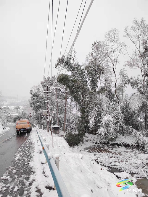 松桃供電局：積極應(yīng)對雪凝天氣