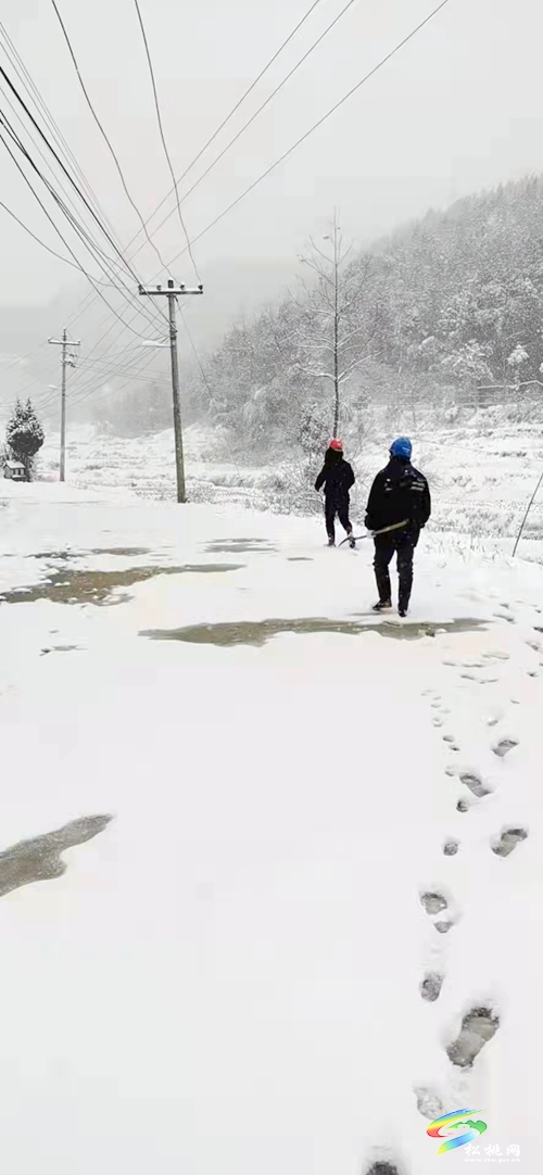 松桃供電局：積極應(yīng)對雪凝天氣
