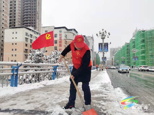 松桃公路管理段開展抗雪凝保暢通志愿服務(wù)活動(dòng)