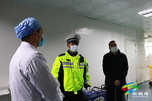 重癥患者急需用血 松桃交警開通綠色通道全程護(hù)送