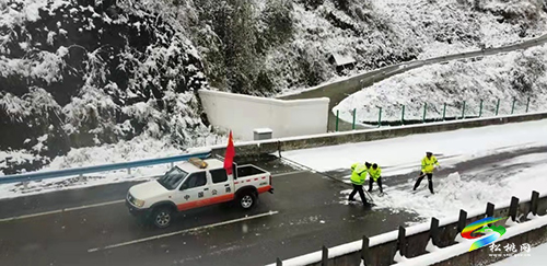 松銅高速：高速大雪阻路　一路三方尖兵護航