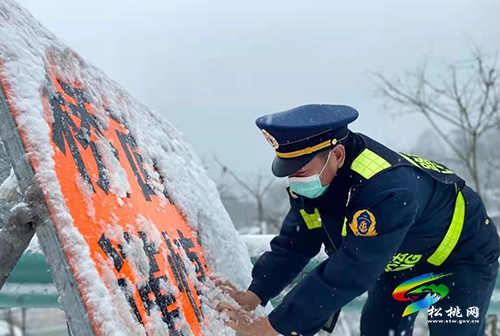 松銅高速：高速大雪阻路　一路三方尖兵護航