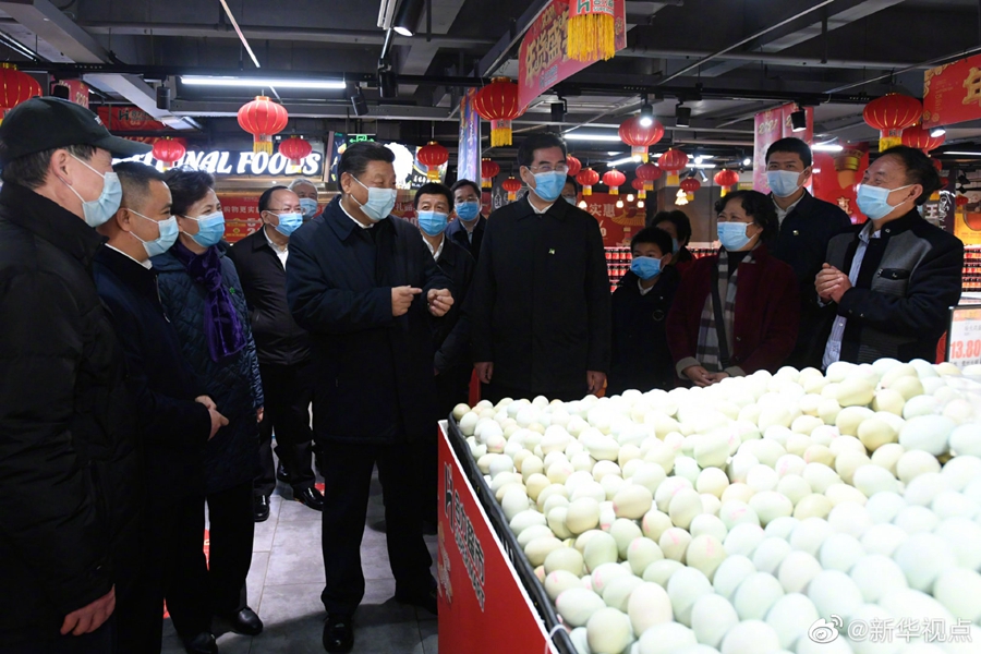 習(xí)近平在貴陽考察超市和社區(qū)