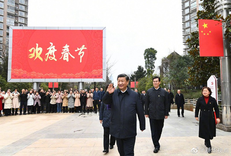 習(xí)近平在貴陽考察超市和社區(qū)