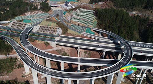 ​沿印松高速建成通車(chē)