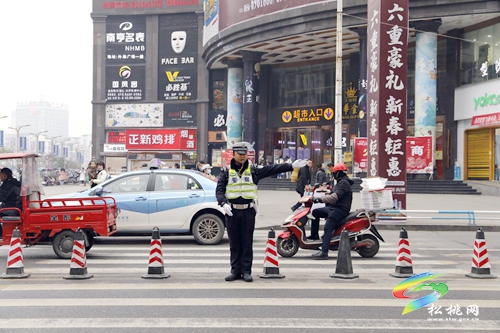 松桃：節(jié)日我在崗　服務(wù)不停歇