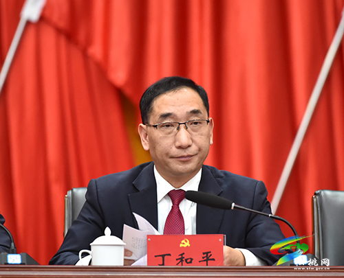 中國(guó)共產(chǎn)黨松桃苗族自治縣第十四屆委員會(huì)第三次全體會(huì)議順利開幕