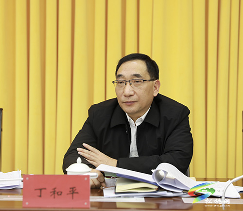 中共松桃苗族自治縣第十四屆委員會(huì)2022年第2次常委會(huì)議召開