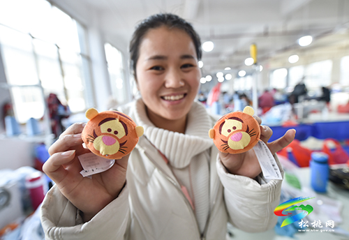 松桃：山海相連情意濃　玩具車間生產(chǎn)忙
