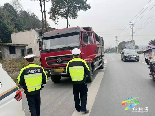 松桃交警大隊持續(xù)開展渣土車違法行為專項(xiàng)整治行動