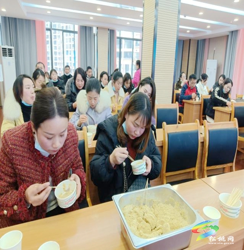 家園攜手　助力成長(zhǎng)——松桃實(shí)驗(yàn)幼兒園召開2021年秋季學(xué)期家長(zhǎng)委員會(huì)暨膳食委員會(huì)工作總結(jié)會(huì)