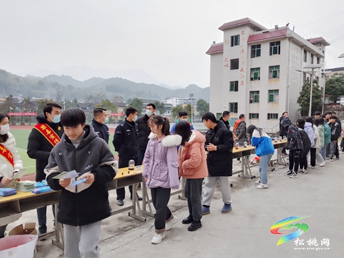 遠(yuǎn)離賭博 文明生活！松桃公安多形式開(kāi)展禁賭宣傳